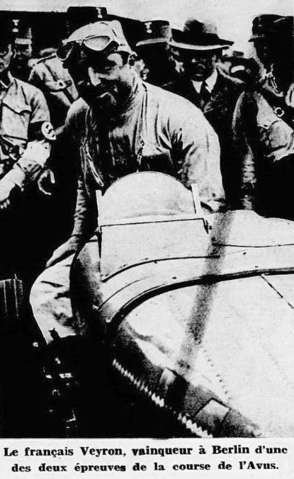 Pierre Veyron pose lors de sa carriere de pilote automobile dans les annees trente