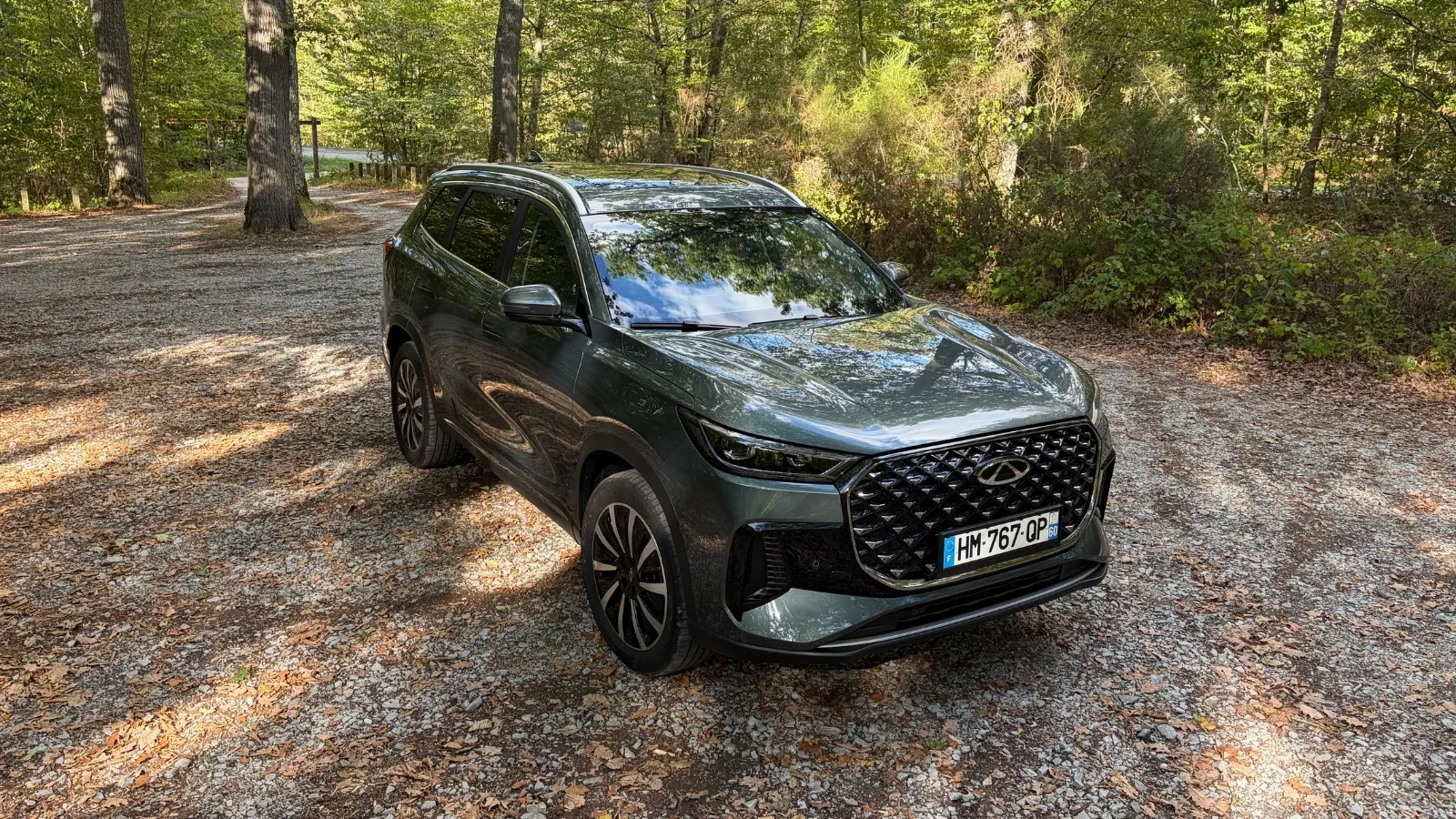 Le Chery Tiggo 8 se dévoile sous tous les angles en tant que SUV hybride rechargeable sept places
