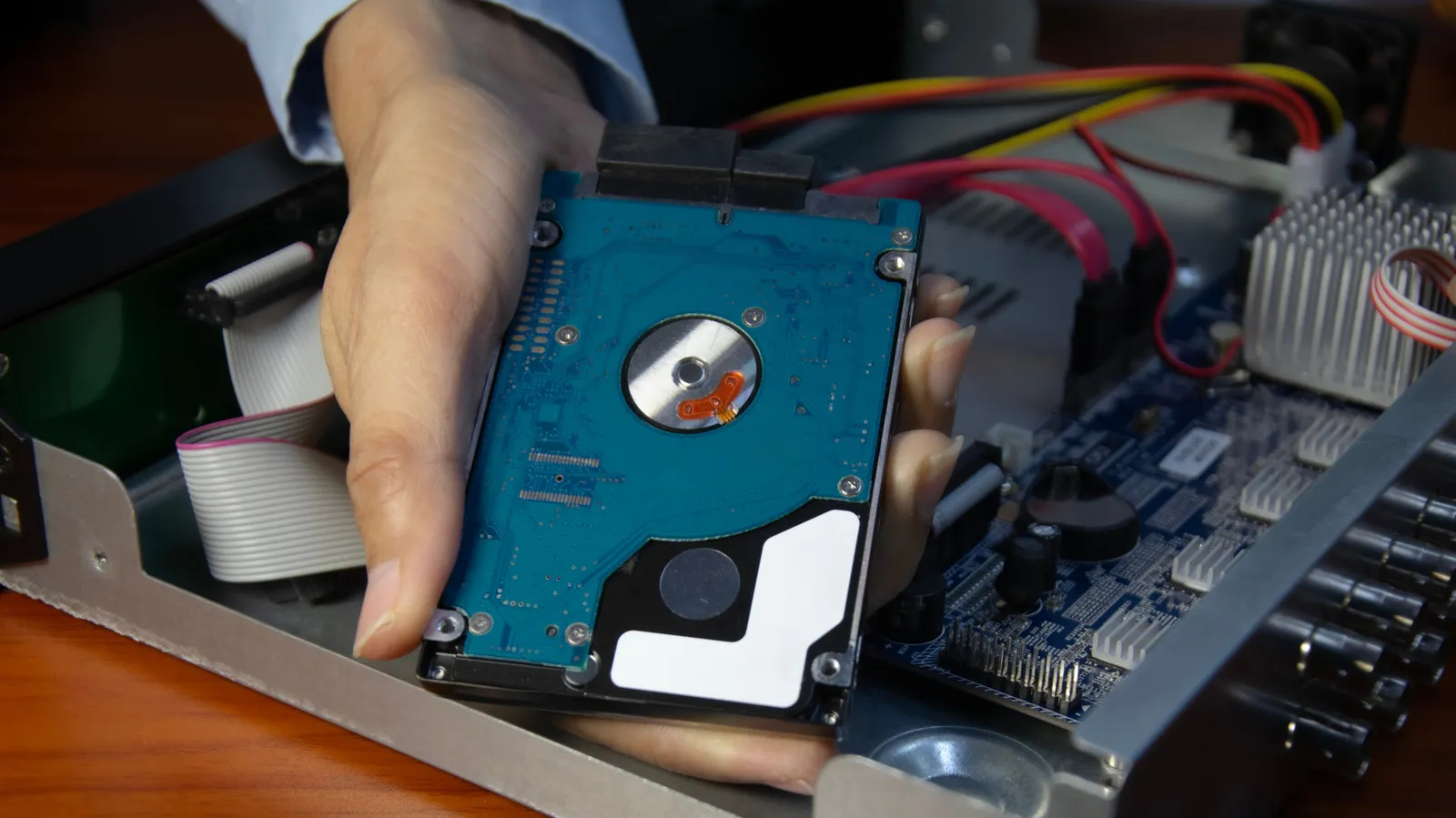 Une etude scientifique analyse les taux de panne de plus de 400 000 disques durs de grandes marques