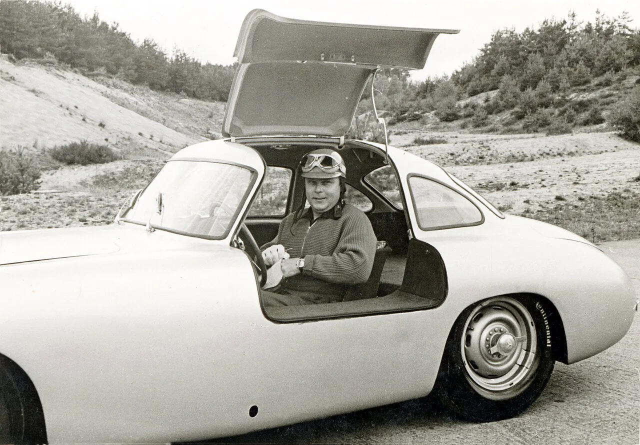 Le pilote allemand Fritz Riess triomphant dans l'histoire des courses d'endurance