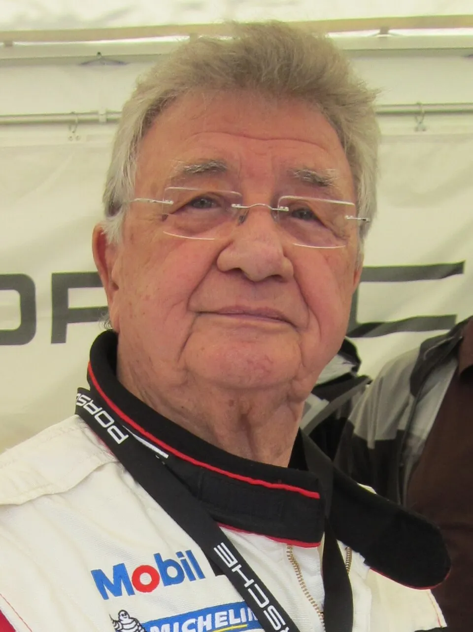 Hommage a Hans Herrmann, celebre pilote automobile et vainqueur des 24 Heures du Mans