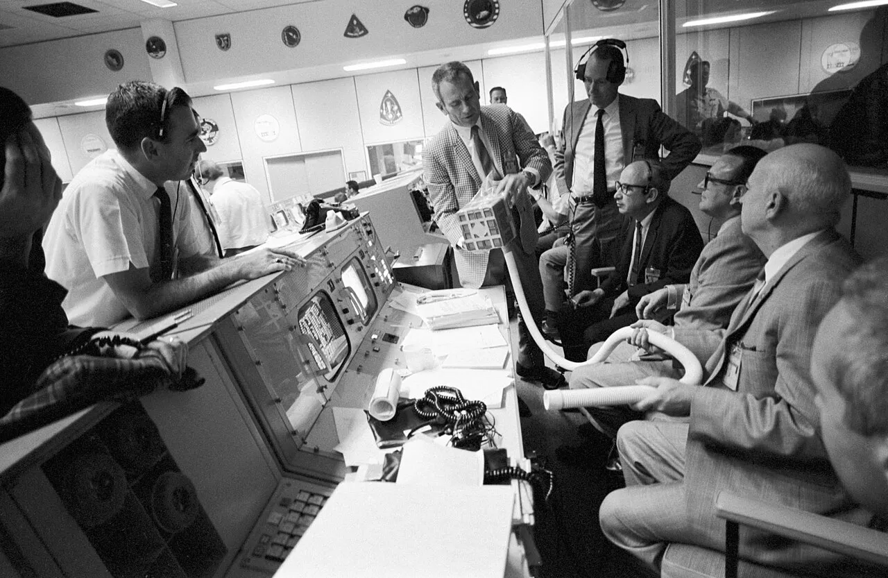 Les ingenieurs de la NASA assurent la securite des astronautes lors de missions spatiales complexes
