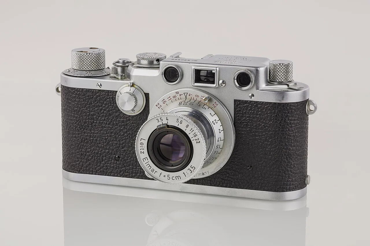 L'évolution technologique des appareils photographiques à travers l'histoire et le numérique