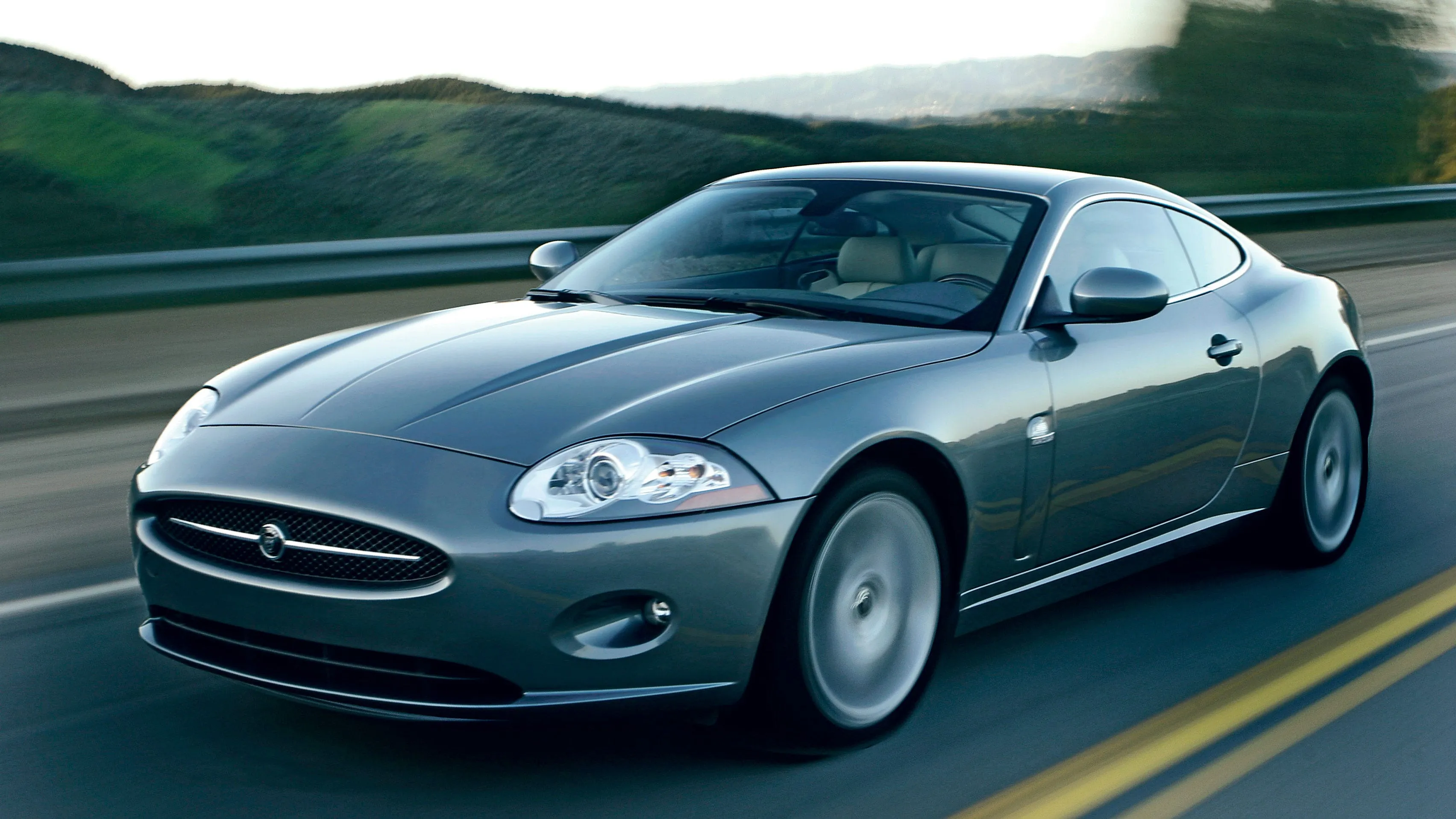 La Jaguar XK de 2007 combine élégance et performances dignes d'une voiture de collection