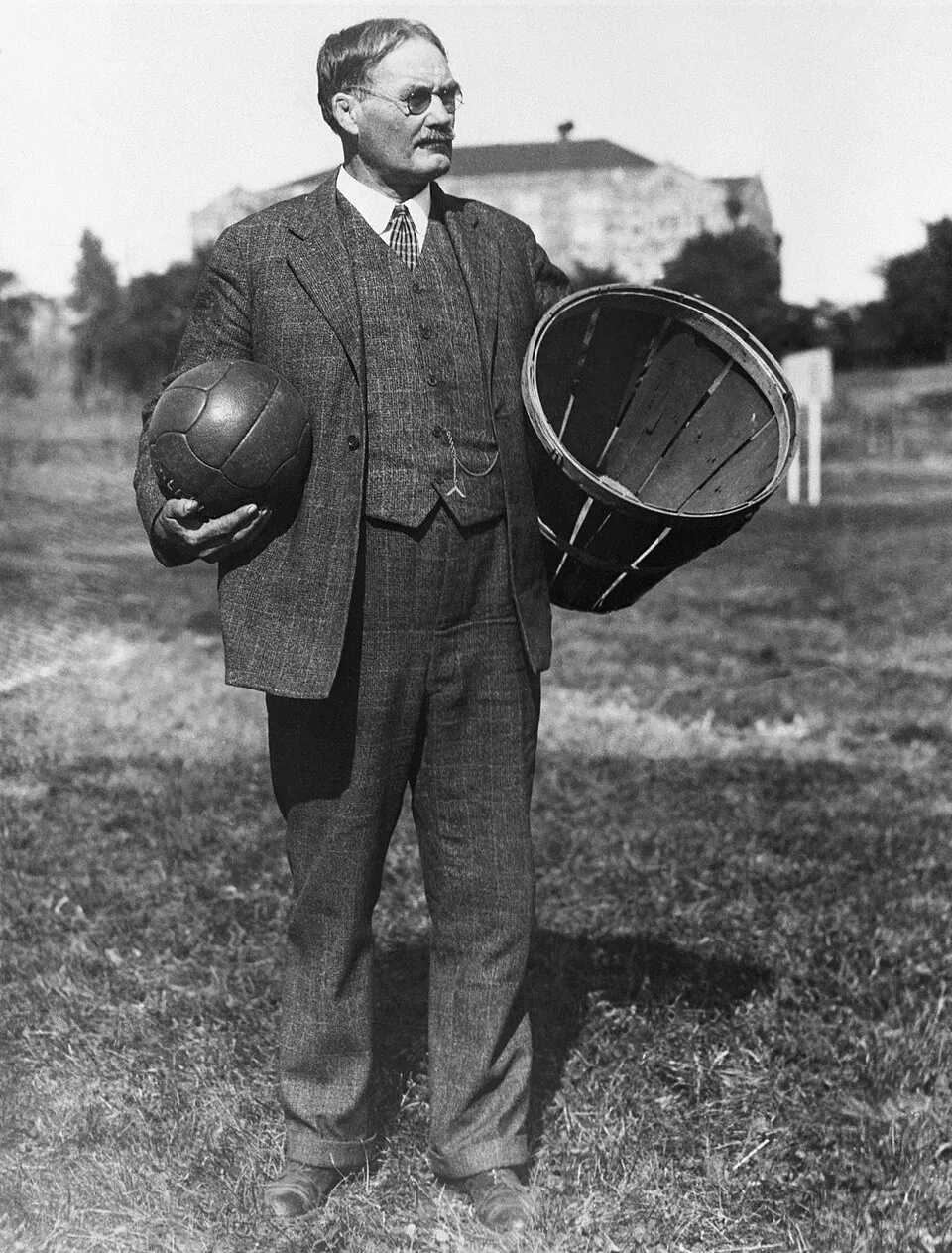 James Naismith, le visionnaire canadien qui a invente le basketball moderne en 1891