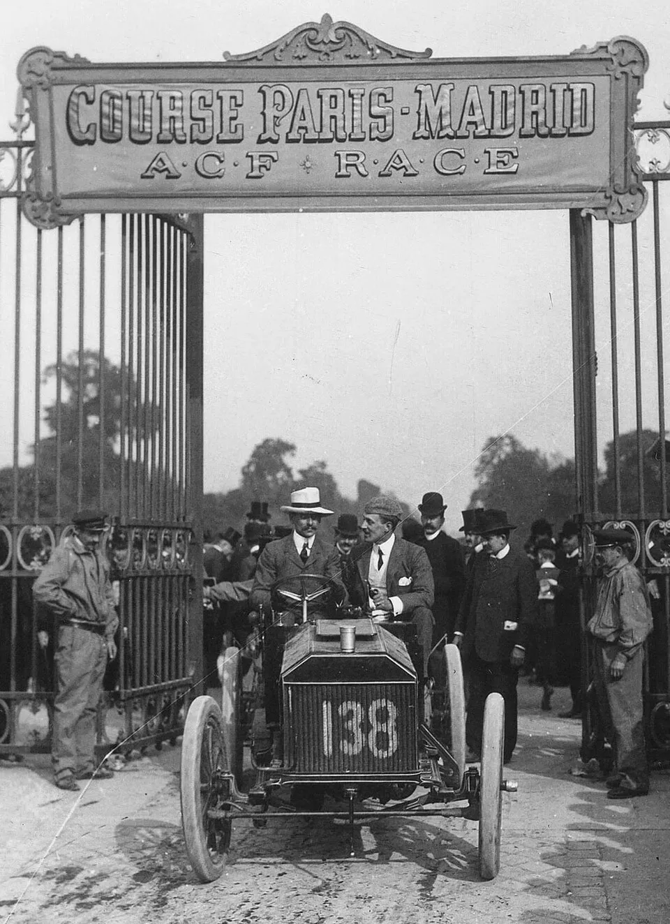 La course Paris Madrid de 1903 endeuillée par de tragiques accidents sur routes ouvertes