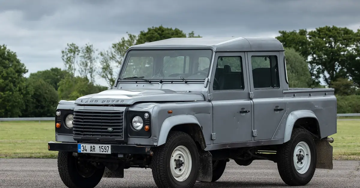 Land Rover envisage un pick up Defender aux États Unis en partenariat avec Stellantis