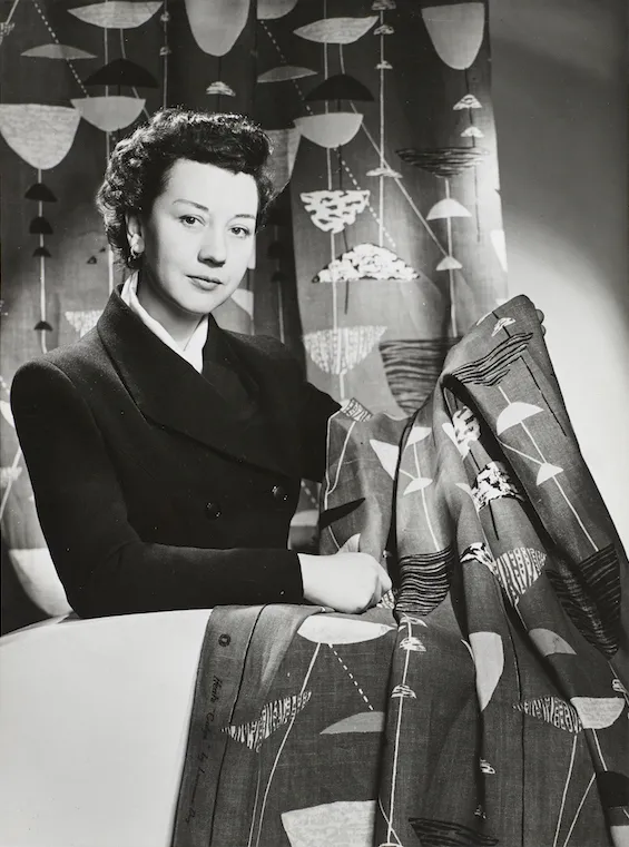 La designer textile britannique Lucienne Day et ses créations abstraites emblématiques des années 1950 et 1960