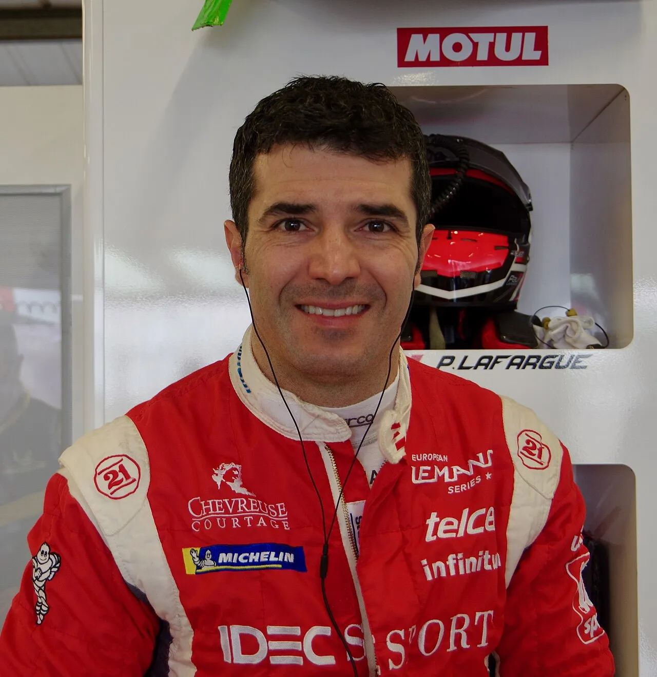 Memo Rojas au volant d'une voiture de course lors de sa carrière