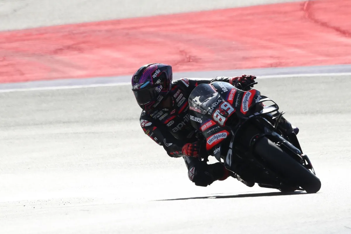 Jorge Martin savoure sa victoire lors du sprint du MotoGP Austrian GP après la chute de Pedro Acosta