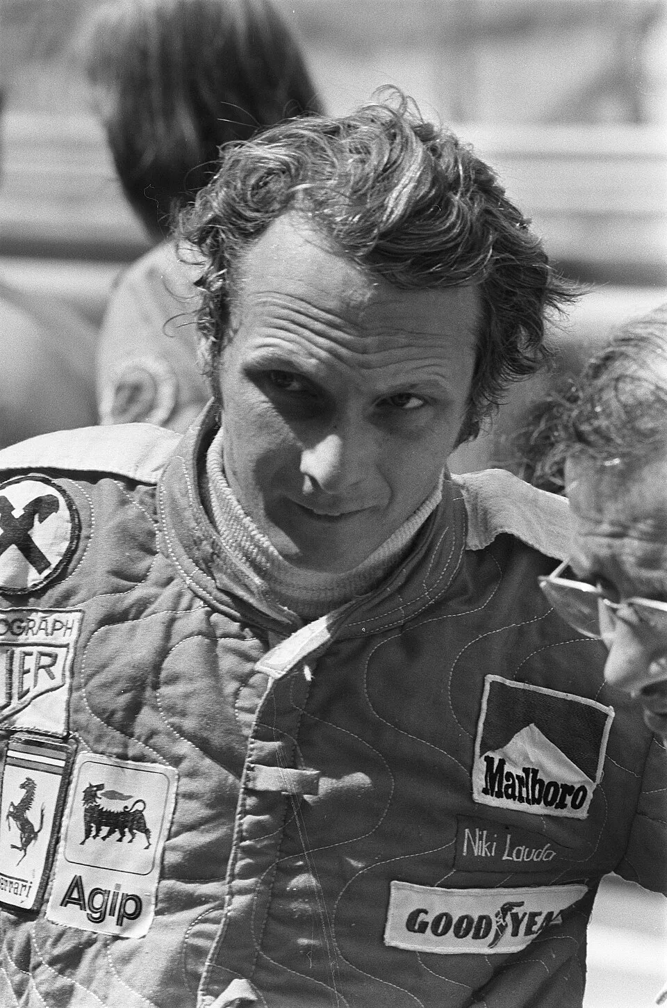 Niki Lauda pilote la Ferrari vers son premier titre mondial lors de la saison de Formule 1 1975
