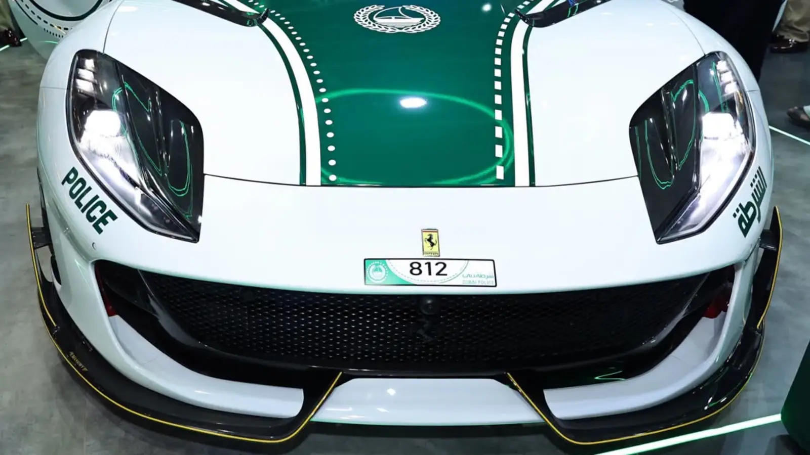La police de Dubaï intègre une Ferrari V12 préparée par Mansory à sa flotte de supercars