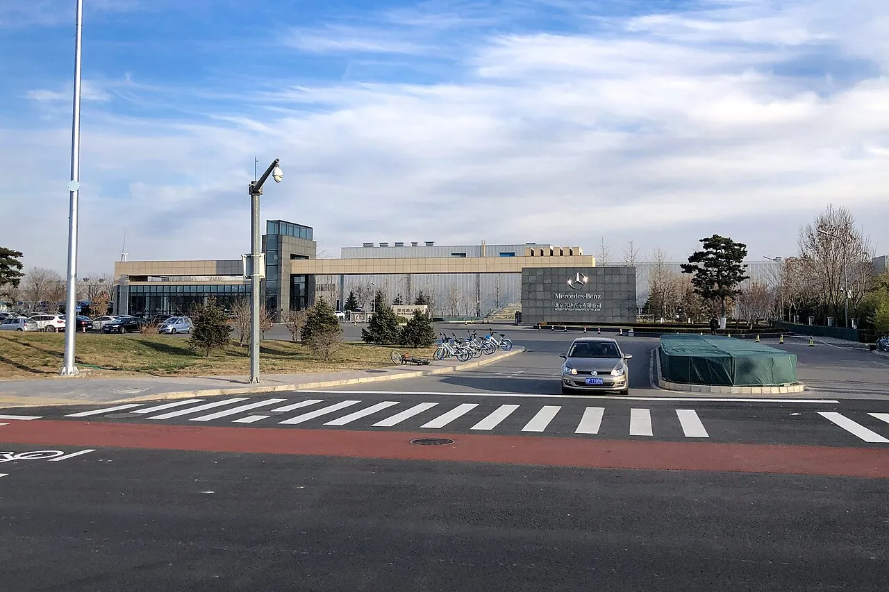 Le developpement de Beijing Benz illustre le succes des coentreprises automobiles en Chine