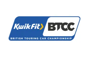Les monoplaces du British Touring Car Championship en pleine action sur un circuit au Royaume-Uni
