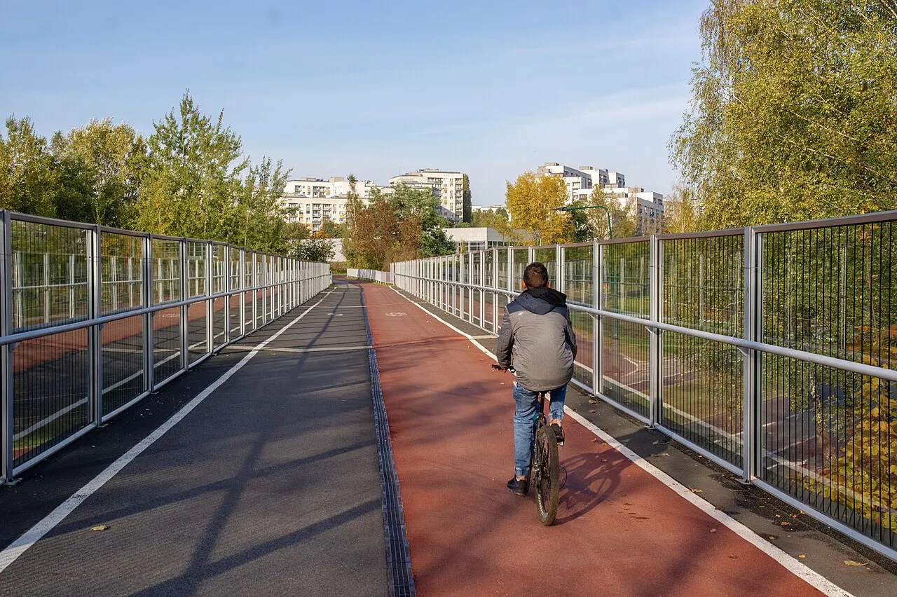 Les infrastructures cyclables et les aménagements urbains sécurisés pour encourager l'usage du vélo en ville