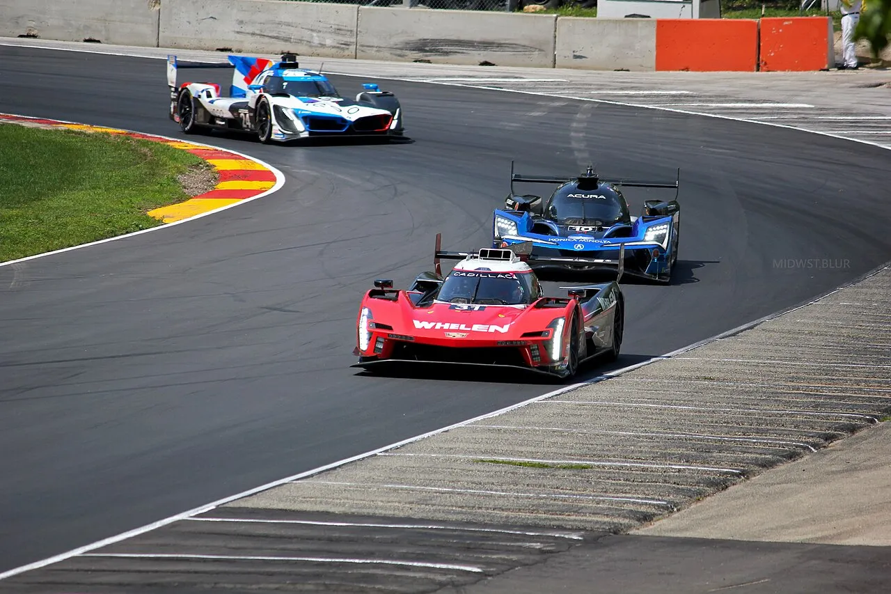 La categorie LMDh transforme le paysage des courses d'endurance mondiales avec des prototypes hybrides performants
