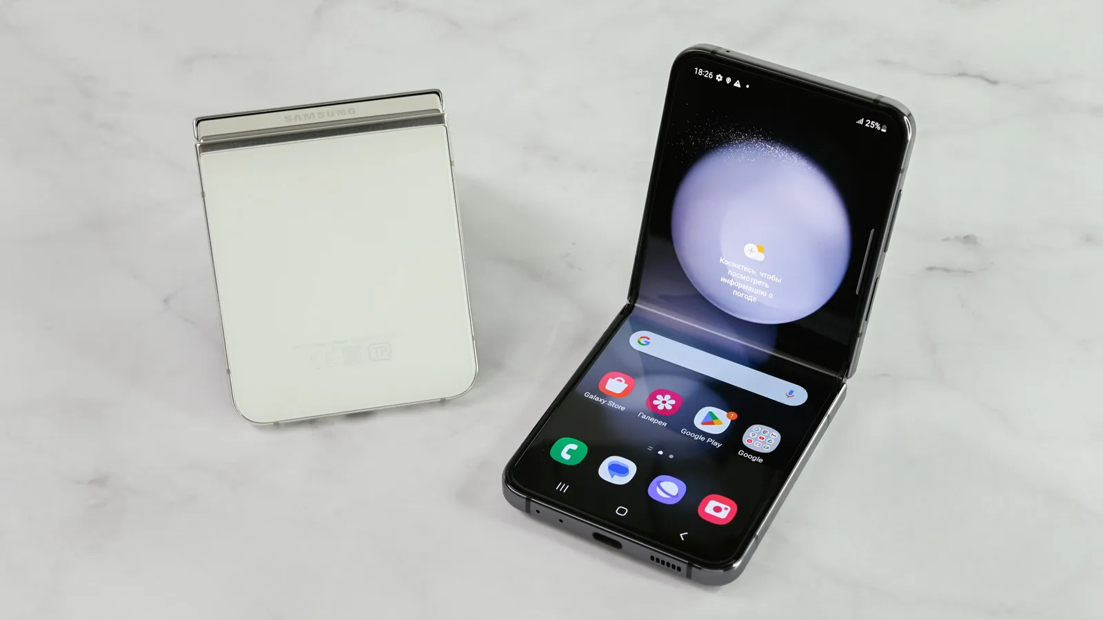 Le retour des téléphones à clapet modernes qui séduisent par leur design et leur format de poche