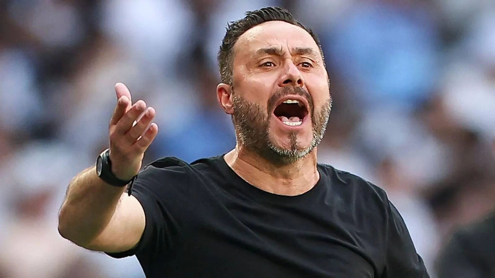 Roberto De Zerbi exprime sa frustration sur le banc de Tottenham après une défaite en Premier League