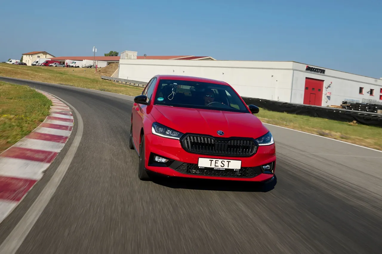 Le test des pneus 4 saisons 2026 par le TCS et l'ADAC révèle les meilleurs choix et les modèles à fuir