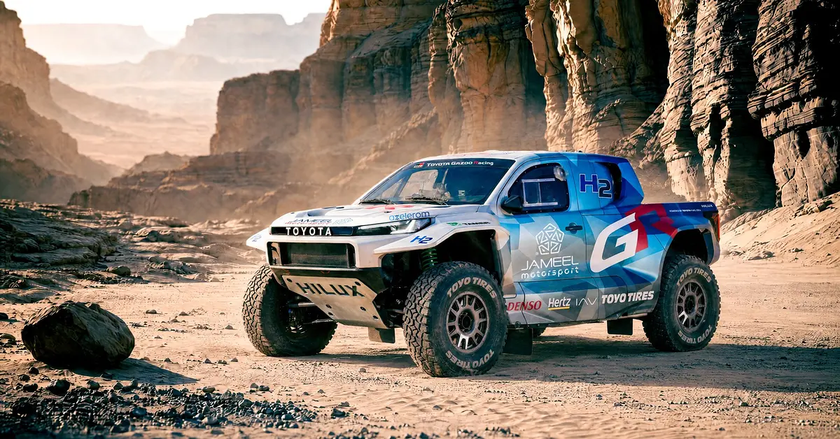 Toyota présente le pick-up Hilux à hydrogène engagé pour le Rallye Dakar 2027