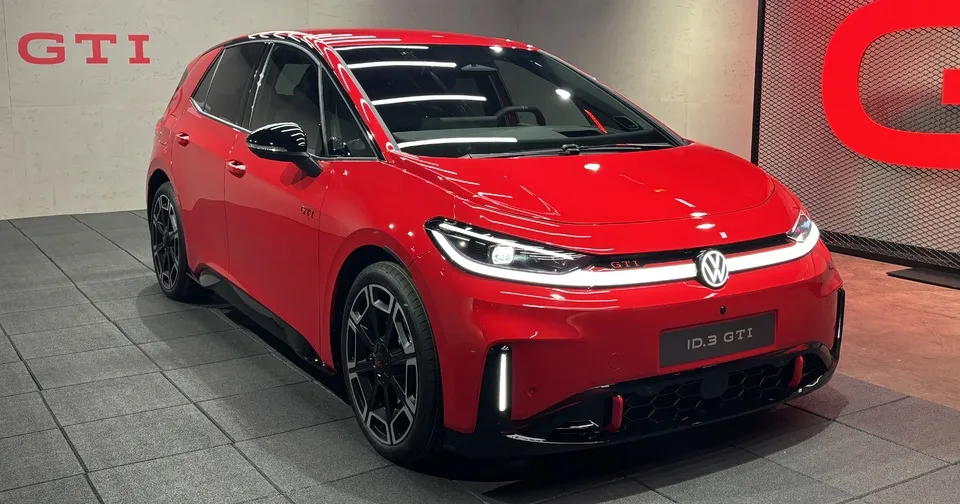 La nouvelle Volkswagen ID.3 Neo GTI électrique de 326 chevaux exposée pour le public