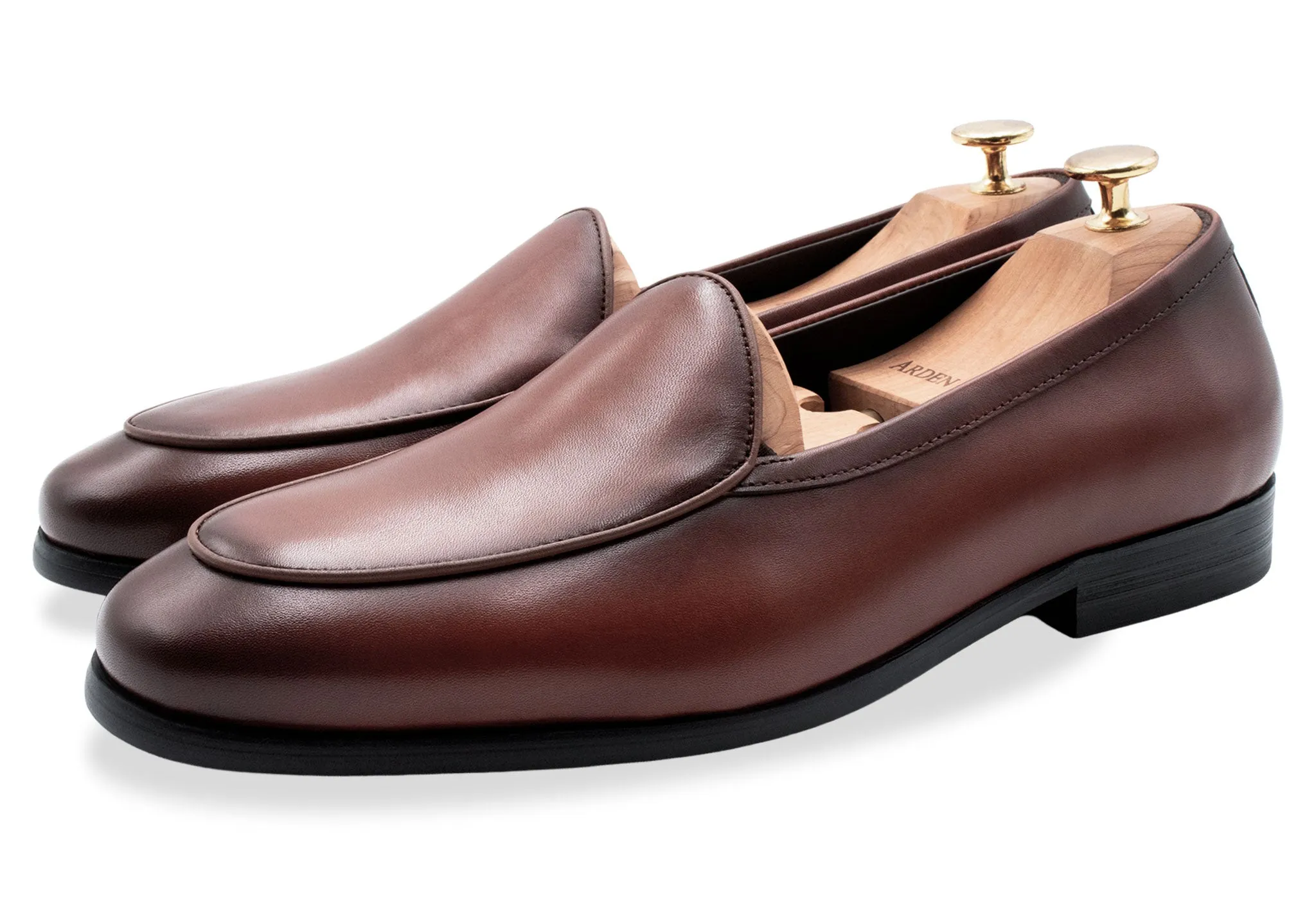 Panduan gaya sepatu pria klasik untuk tampilan elegan dan percaya diri