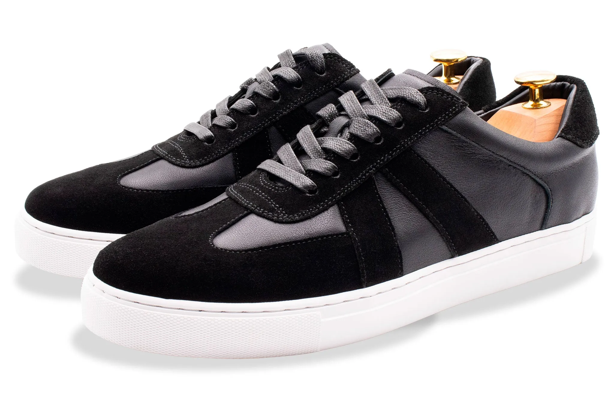 Panduan memilih dan memadukan sneakers kulit pria untuk gaya kasual elegan