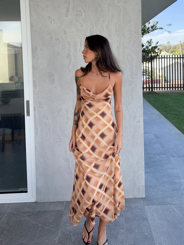 Pesona gaun maxi panjang dengan tips styling elegan untuk berbagai acara