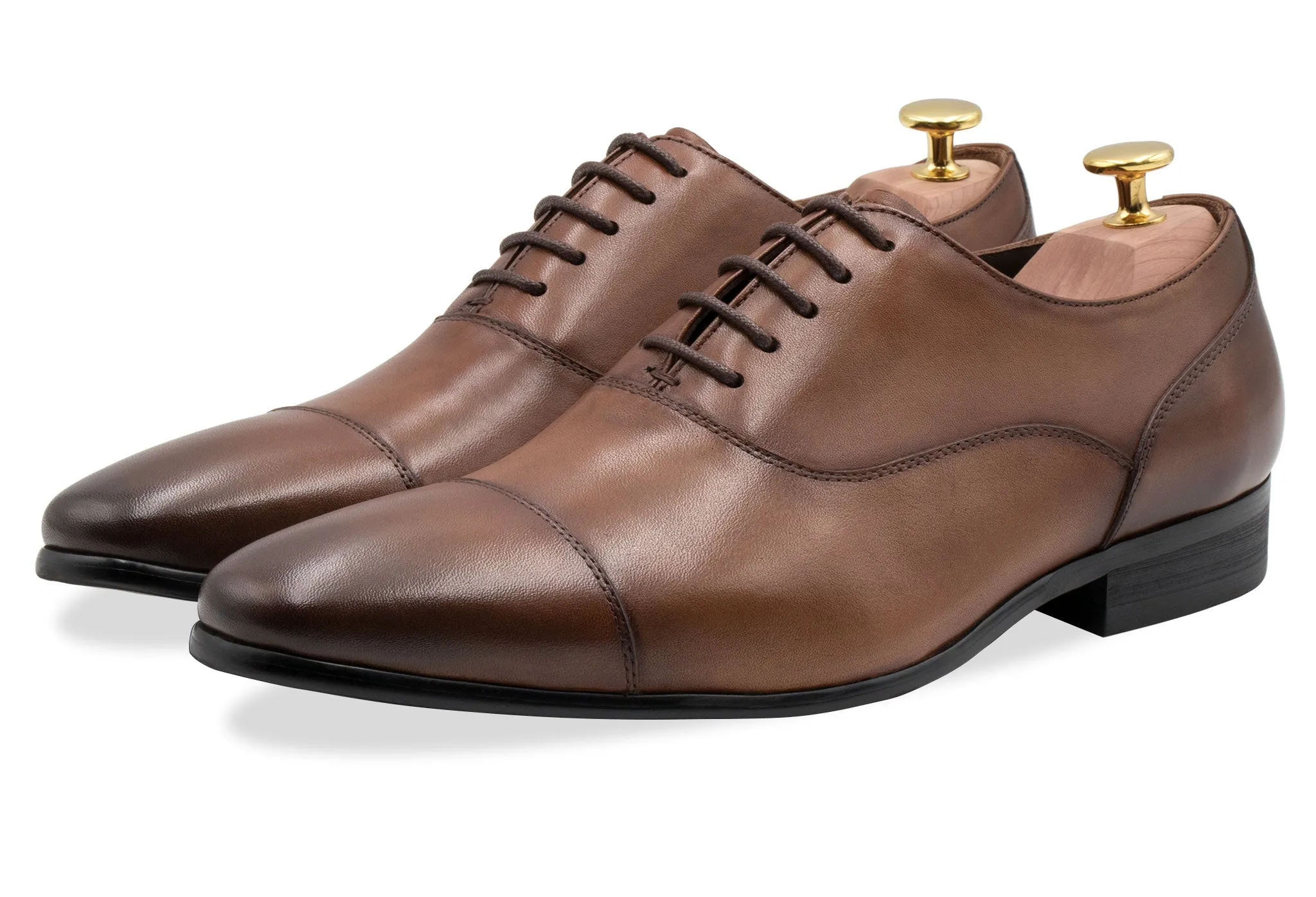 Tips memadukan sepatu kulit klasik pria untuk gaya formal dan elegan