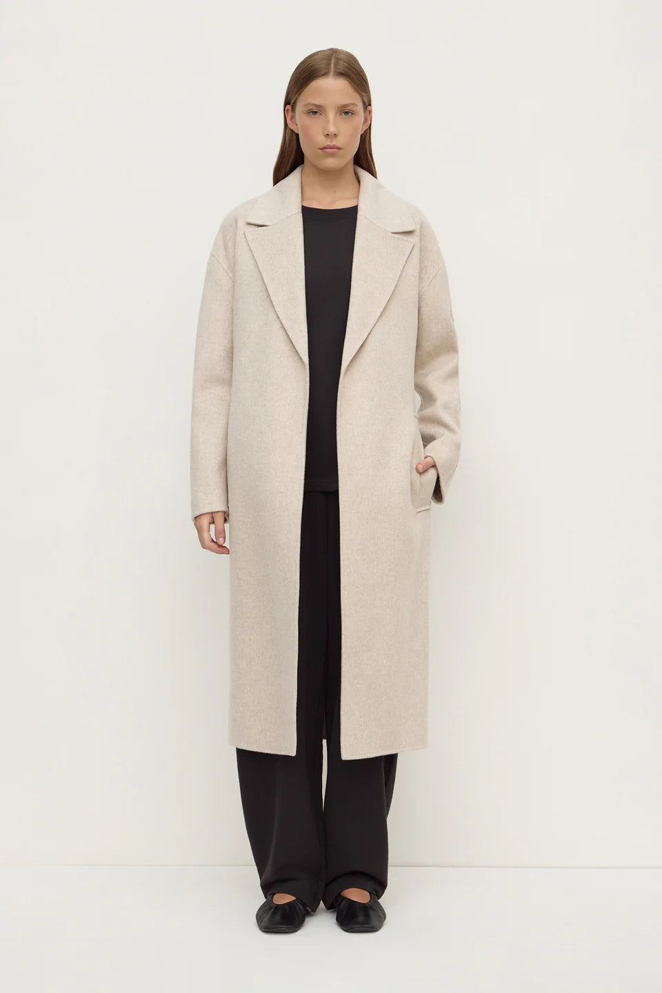Panduan memilih dan merawat wool coat yang elegan untuk musim dingin