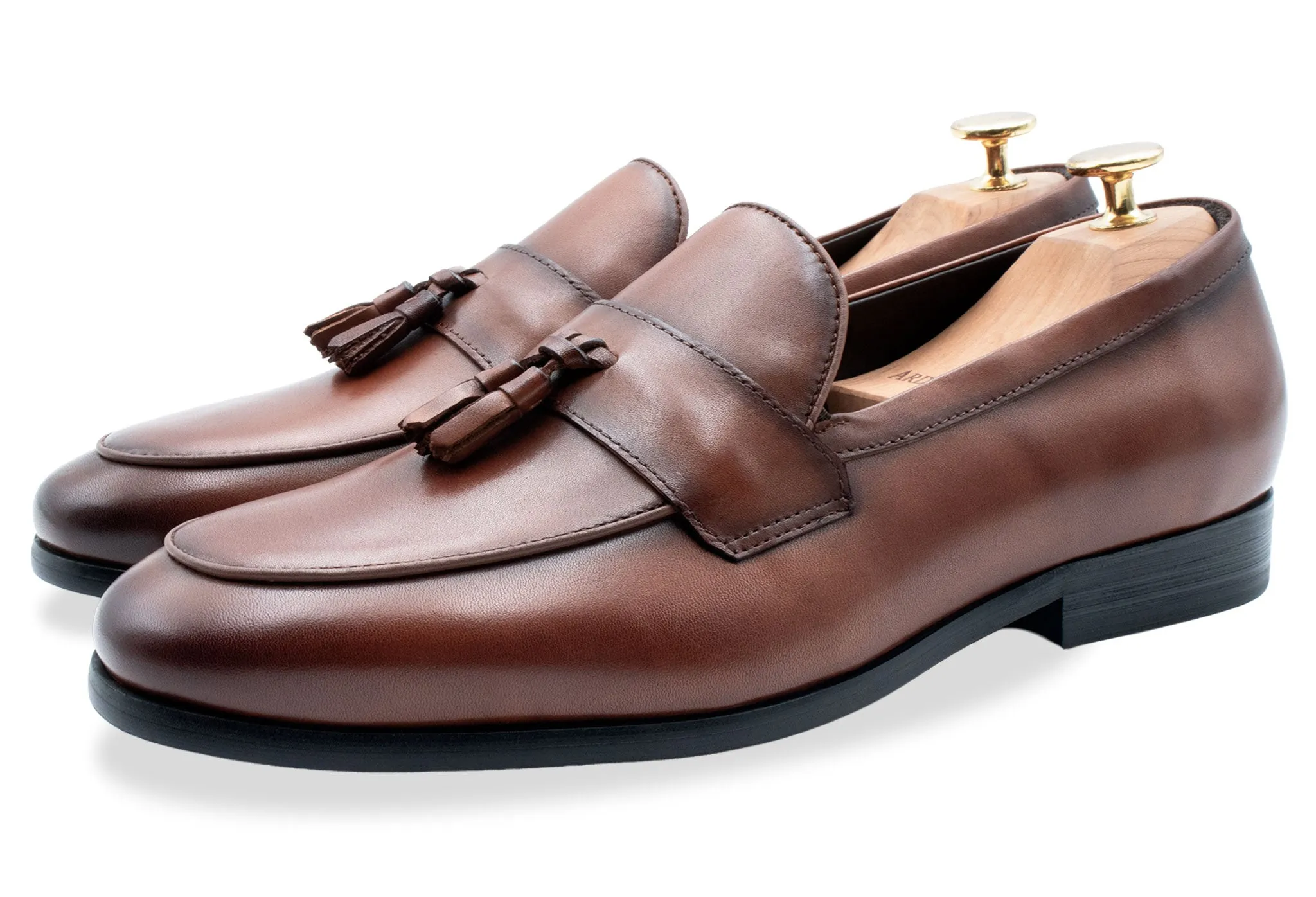 Panduan gaya dan perawatan sepatu loafers kulit klasik untuk pria
